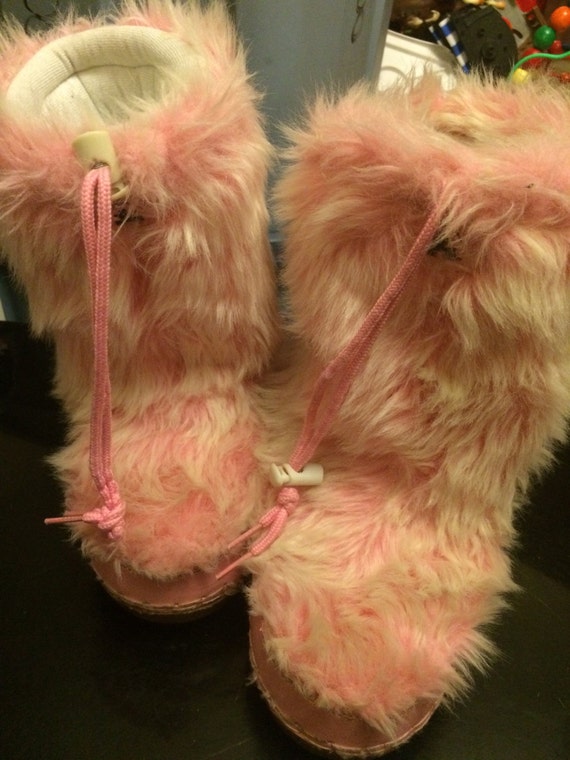 pink moon boots with fur