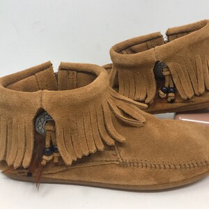 Minnetonka Womans sz 6 Conche suede Leather Moccasins image 2