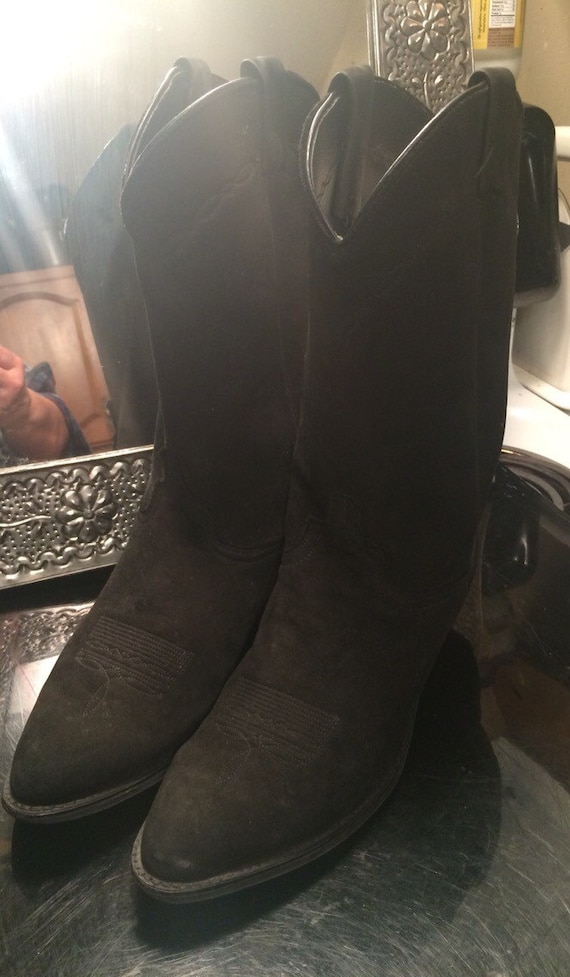 Sz 9 1/2B womans Ariat cowboy boots/cowgirl boots/