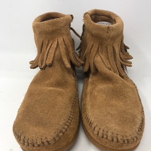 Minnetonka Womans sz 6 Conche suede Leather Moccasins image 5