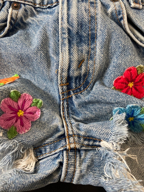 Levi's embroidered hotsell shorts