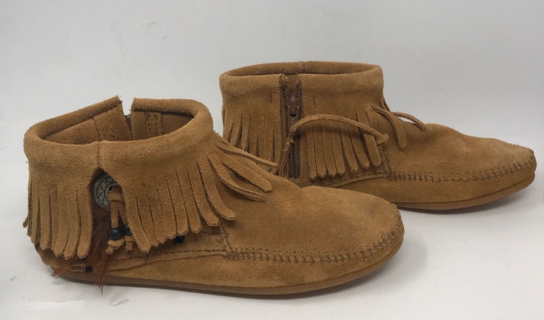 Minnetonka Womans sz 6 Conche suede Leather Moccasins image 3