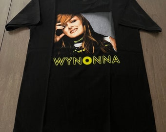 T-shirt vintage Wynonna Judd pour homme, noir moyen, ce dont le monde a besoin, t-shirt vintage, t-shirt graphique, les Judds, musique country, vintage, années 2000