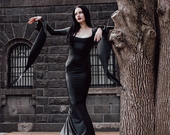 Leder-Look Morticia Addams Kleid mit Zauberer-Ärmeln und U-Ausschnitt, verschiedene Saum- und Halslinien verfügbar nach Maß