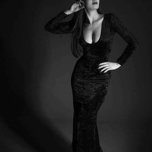 Vampira style Made to Measure Velvet dress floor length v neck Halloween Dress