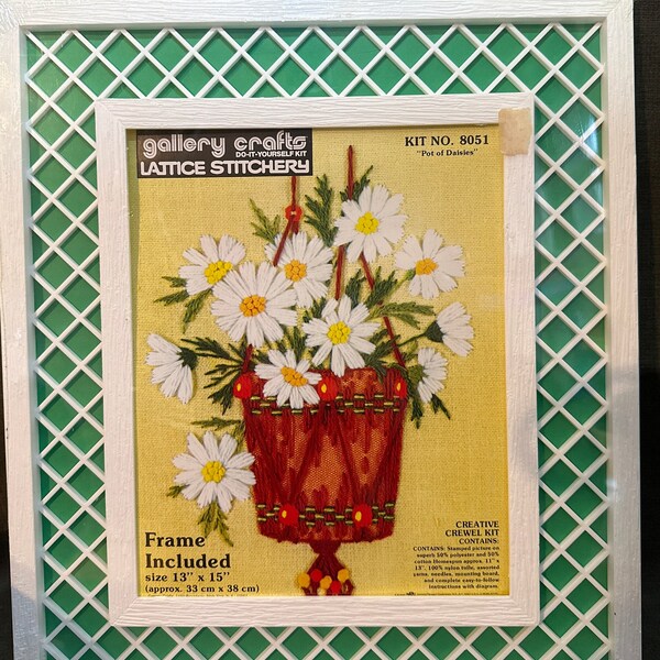 New vintage creativ crewel kit #8051 Pot of Daises with lattice frame