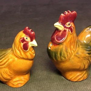 Rosemeade Pottery Wahpeton North Dakota Roosters Salt & Pepper Shakers