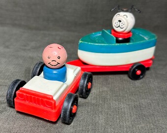 Vintage Fisher Price Little People Voiture Bateau Remorque Bois Chien Bois HTF Garçon 685