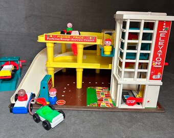 Play Family Garage #930 Fisher Price 1970 Complete Cars People Lift HTF Vintage