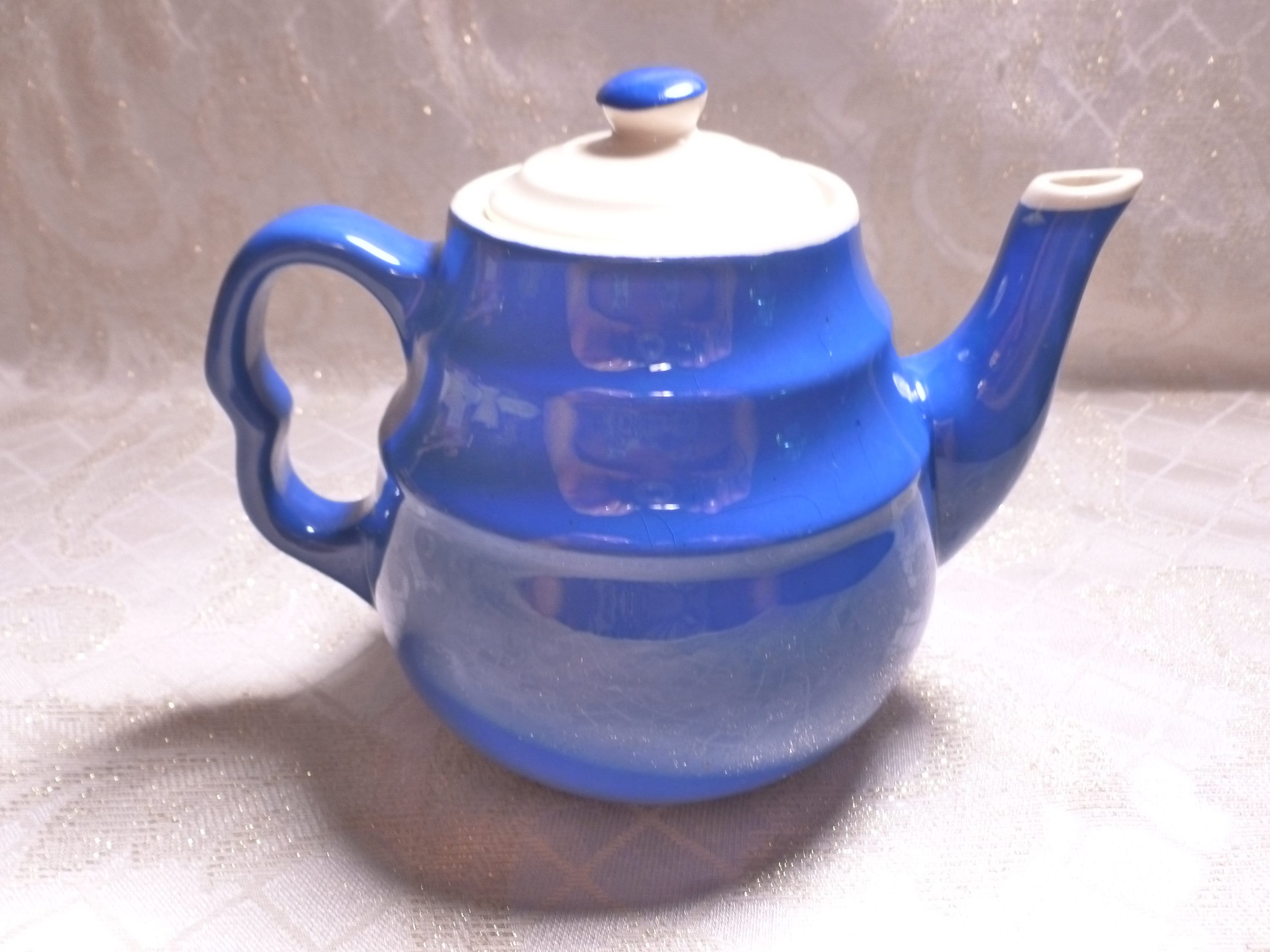 Stoneware Vintage Teapot Blue And White Beehive Design Two Cup Capacity
