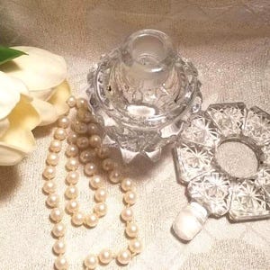 Beautiful Vintage Perfume Bottle With Stopper Elegant Design  Perfect For Weddings Or Special Occasion Gifts Always FREE Domestic SHIPPING