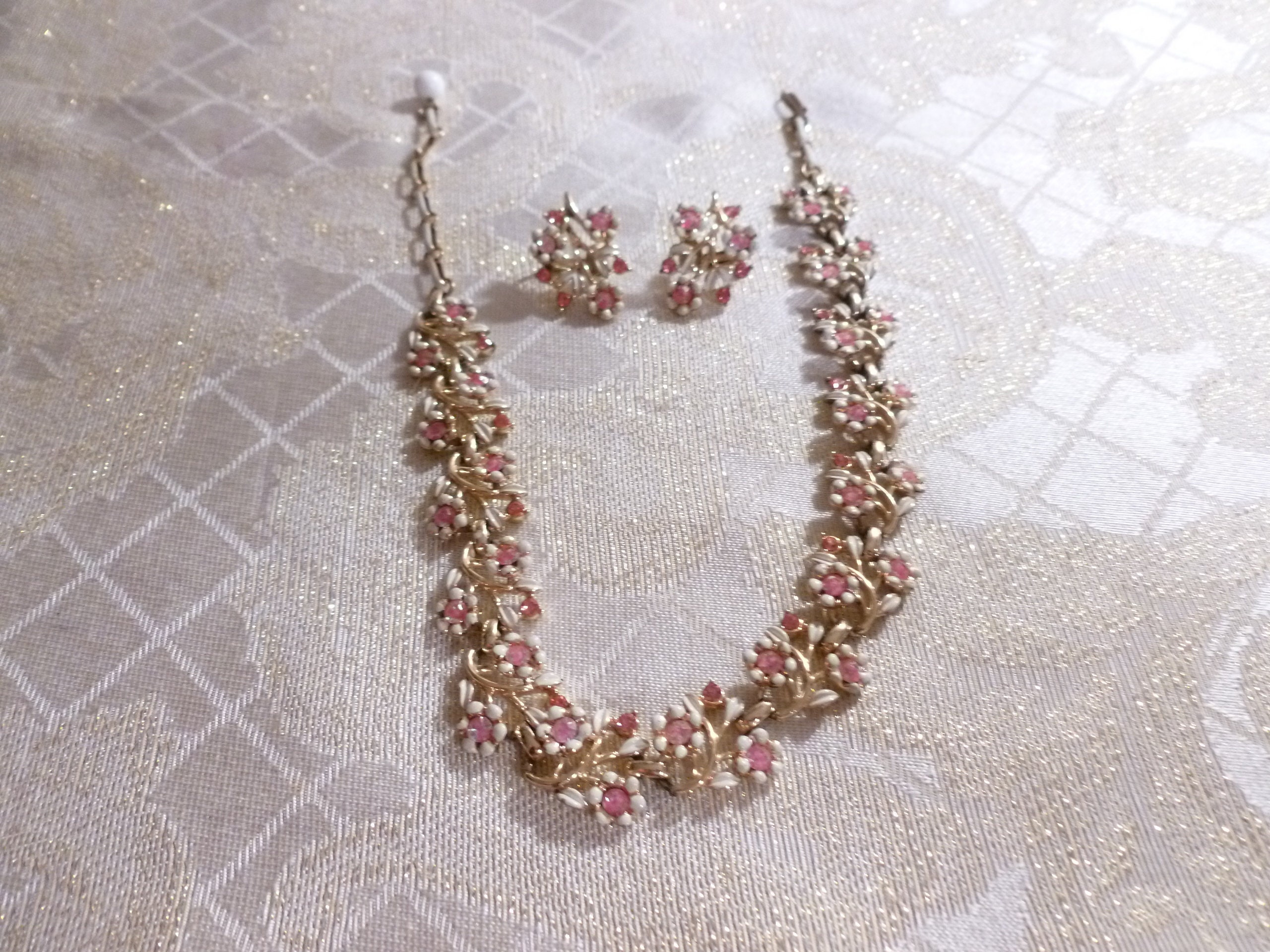 Vintage Coro Jewelry Pink Rhinestone And White Enameled Floral ...