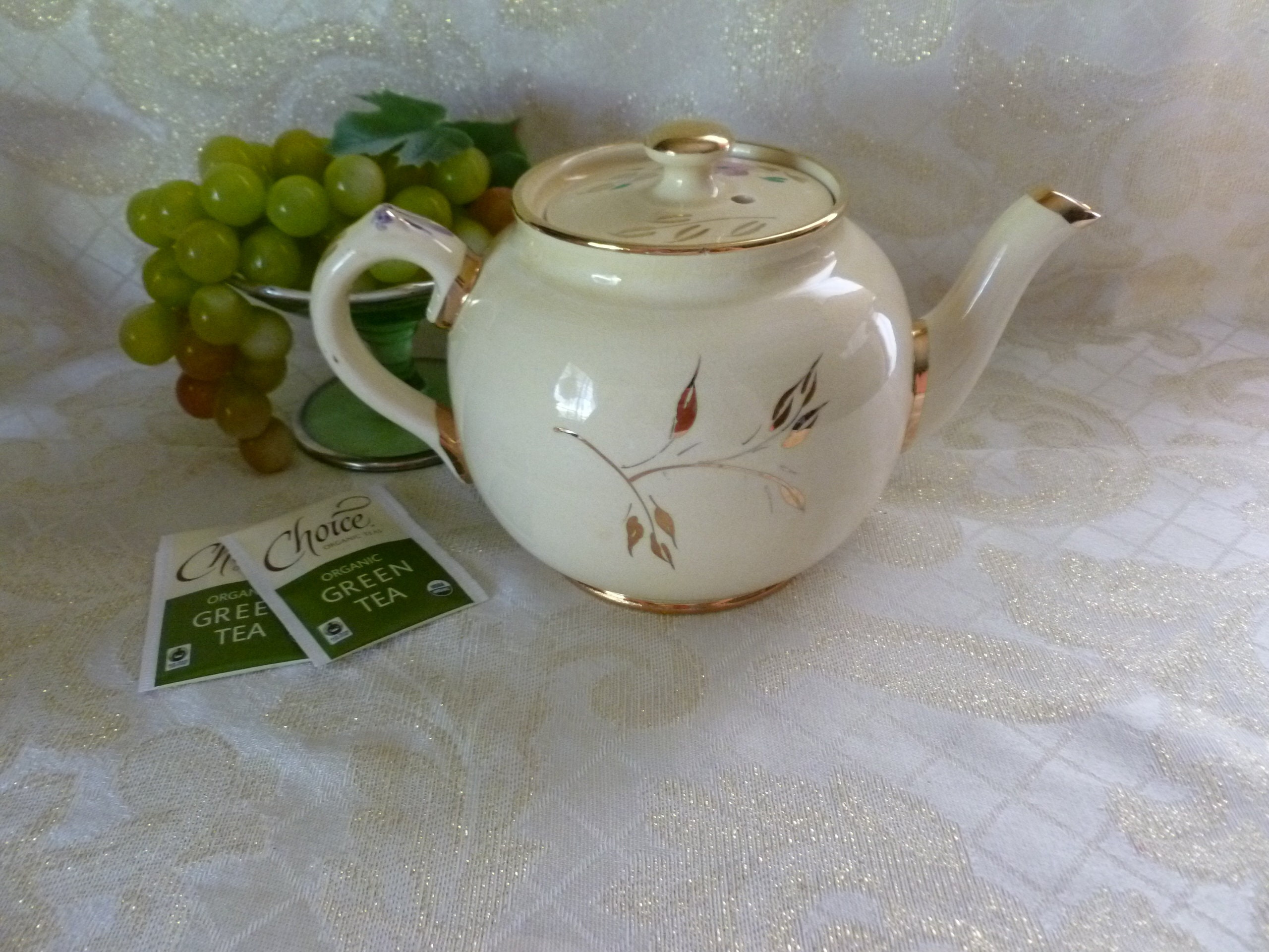 Collectible Sadler Four Cup Teapot With Lid Intriquing Hand Painted