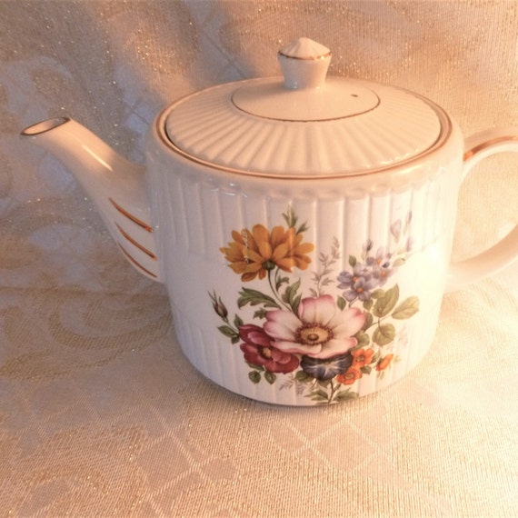 Ellgreave England Beautiful Vintage Teapot With Lid Exceptional Floral Design 1754 Division Of Wood & Sons FREE Domestic SHIPPING