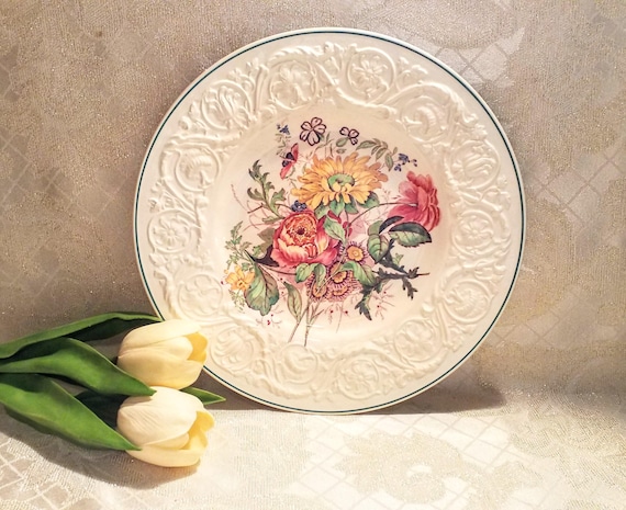 Wedgwood Bogner Pattern Patrician Queensware Earthenware 10 1/2 Inch Dinner Plate Always FREE Domestic SHIPPING