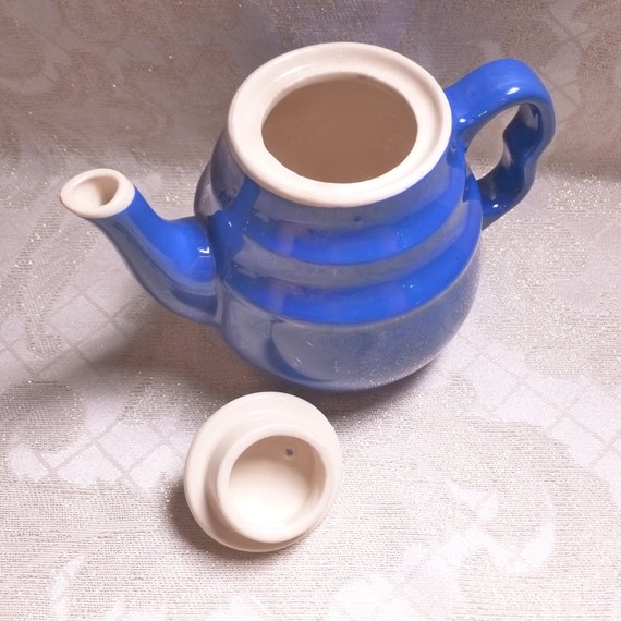 Stoneware Vintage Teapot Blue And White Beehive Design Two Cup Capacity Made In USA Collectible Teapot With Lid 1950s Stoneware Tea Maker