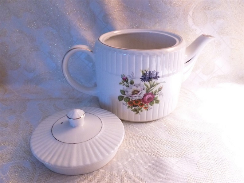 Ellgreave England Beautiful Vintage Teapot With Lid Etsy