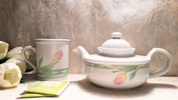 Vintage Teapot With Lid And Matching Cup With Lid Beautiful Toscany Collection Japan Art Nouveau Elegant Style Always FREE Domestic SHIPPING