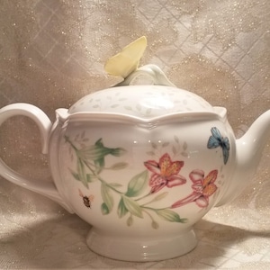 Lenox Gorgeous Laurie Le Luyer Pretty Butterfly Meadow Teapot Approximately 30 Ounce Capacity Beautiful Always FREE Domestic SHIPPING