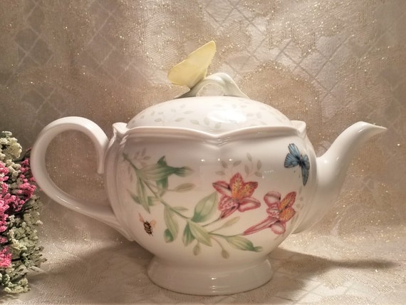 Lenox Gorgeous Laurie Le Luyer Pretty Butterfly Meadow Teapot Approximately 40 Ounce Capacity Beautiful Always FREE Domestic SHIPPING