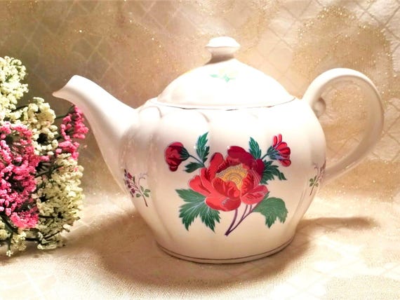 Laura Ashley 16 Ounce Vintage Teapot From Laura Ashley Parfums London Paris New York Beautiful Floral Always FREE Domestic SHIPPING