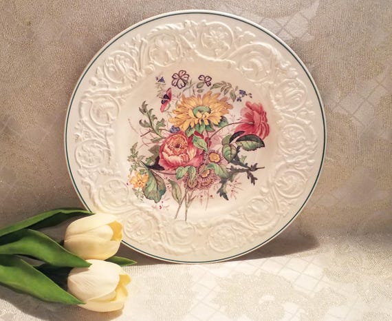 Beautiful Wedgwood Bogner Pattern Patrician Queensware Earthenware 10 1/2 Inch Dinner Plate Always FREE Domestic SHIPPING