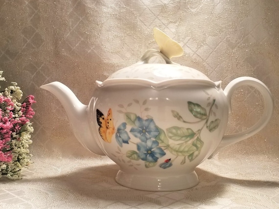 Lenox Gorgeous Laurie Le Luyer Pretty Butterfly Meadow Teapot Approximately 40 Ounce Capacity Beautiful Always FREE Domestic SHIPPING