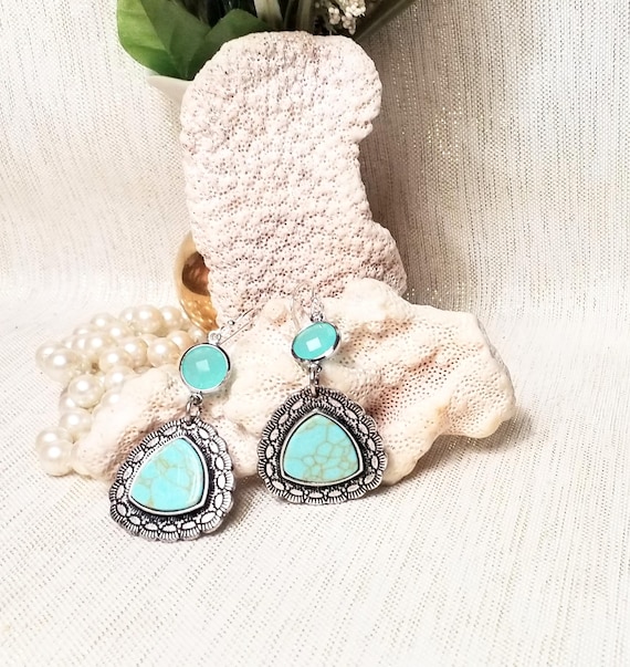 Earrings Handcrafted Artisan Designer Detail By Carmelcollectibles.com Beautiful Simplistic Country Western Style FREE Domestic SHIPPING