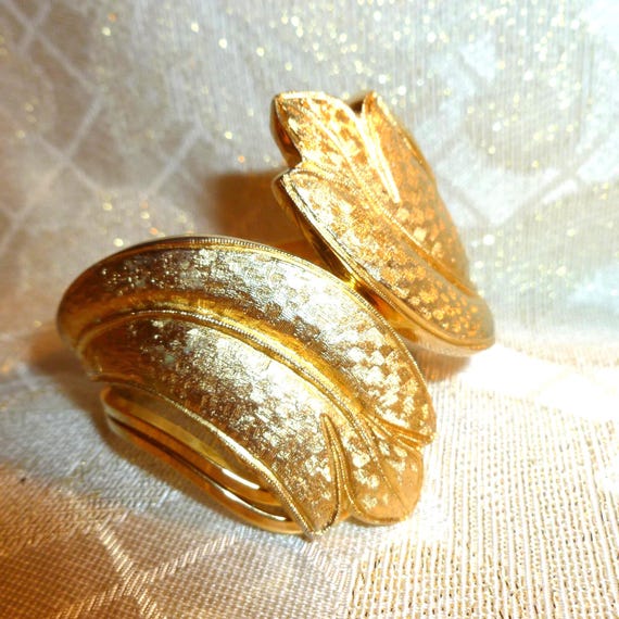 Vintage Francisco Tortolani Gorgeous Hinge Golden Bracelet Classic Tortolani Style Elegant Design Hallmarked Quality FREE Domestic SHIPPING