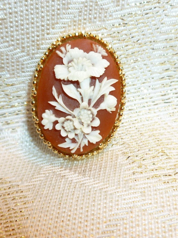 Vintage Trifari Cameo Style Brooch Golden Setting Beautiful Gift Pretty White Floral Bouquet On Caramel Color FREE Domestic SHIPPING