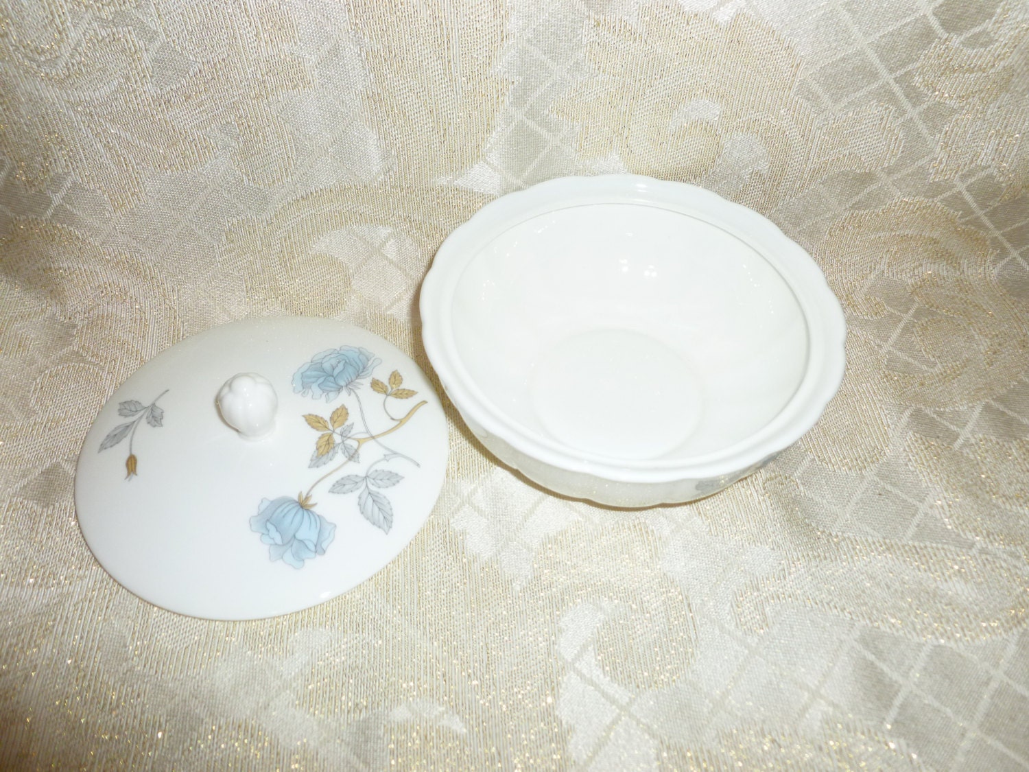 Wedgwood Candy Dish With Lid Bone China Made in England Pattern Ice Rose