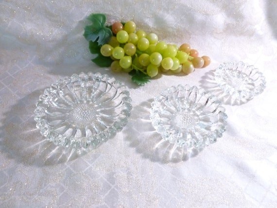 Hazel Atlas Set Of Three Sunflower Pattern Dishes Graduating Sizes SML Vintage Clear Glassware 1950s Retro Style Collectible Elegant Set