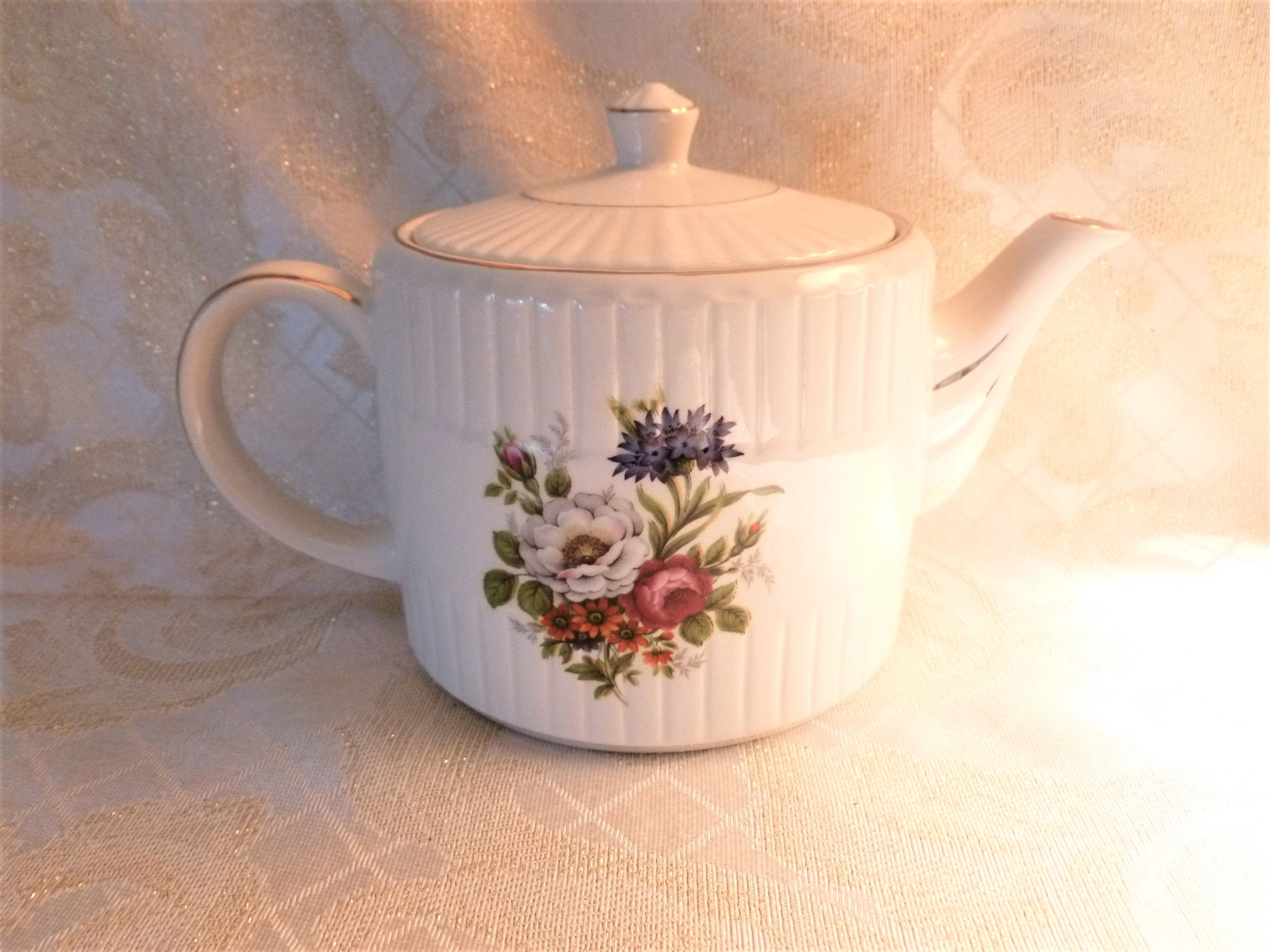 Ellgreave England Beautiful Vintage Teapot With Lid Exceptional Floral