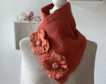 Scarf collar for buttons in apricot/terracotta tones