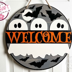 Wood Round Halloween Door Hanger with Cute Ghosts, Ghost Round Welcome Sign, Halloween wood sign for front door, Trick or Treat Sign