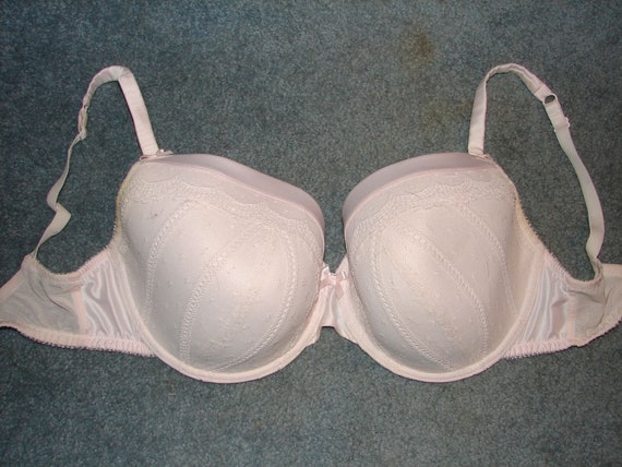 Vintage Marks & Spencer Full Figure Total Support Embroidered Lightly Lined  Underwire Bra Whire 32GG 