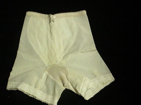 Vintage Vassarette's Hollywood Underneath It All Long Leg Firm Control Panty  Girdle With Garters Light Beige Size Small 2526 -  Israel