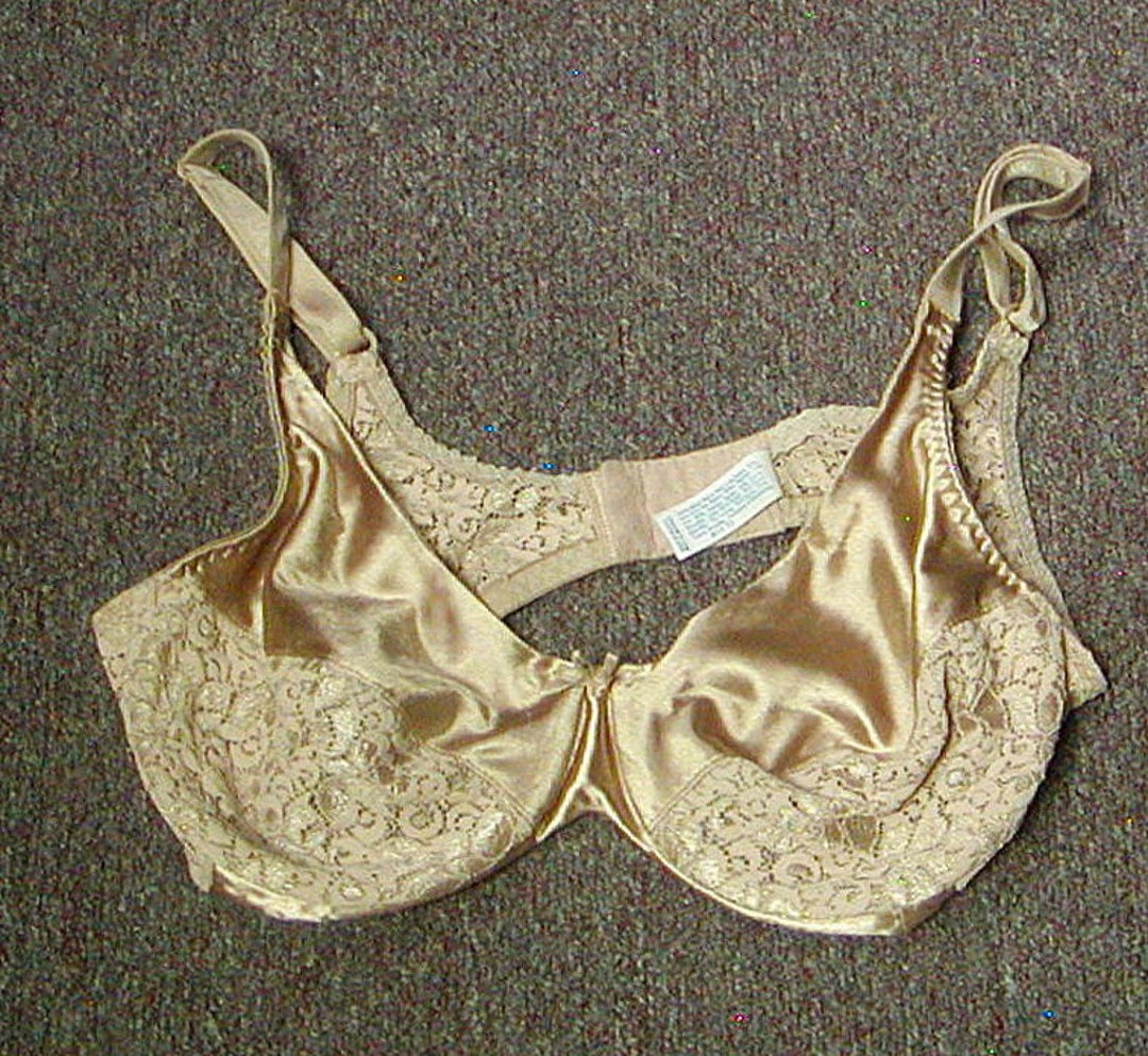 Vintage Maidenform Rendezvous Full Support Lace & Satin Underiwre Bra