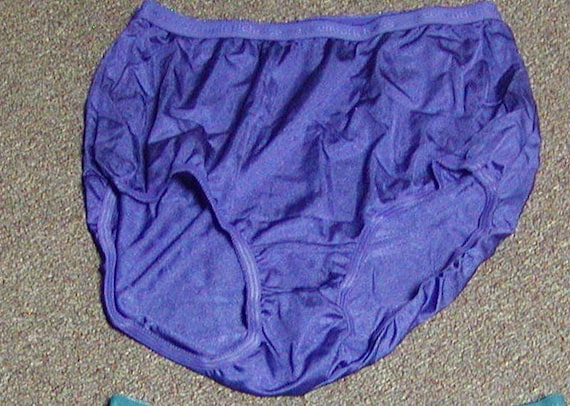Vintage HANES Women's Nylon Lace Trim Panties Ivory Size 7