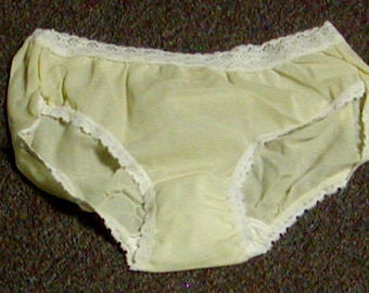 Vintage Maxwell Scott's Tender Touch Lace Top Full Brief Nylon Panty Light Beige 5 (Small)