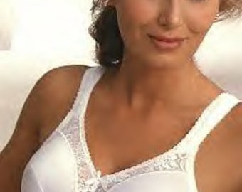 Vintage New Bali Beyond Beautiful Minimizer Wire Free Bra White