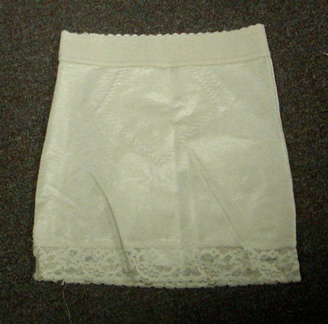 Vintage Lady Manhatton Firm Control Lace Trim Hip Slip With Built in
