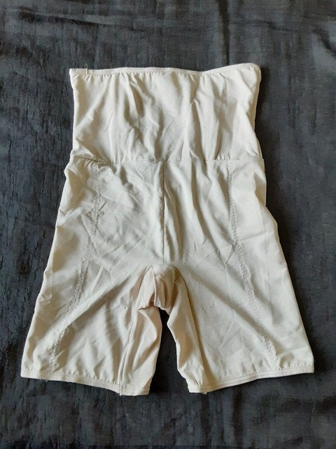 NWOT Vintage Shorts Girdle Shapewear underscore Skippies Garters-unworn  Size Xlarge White 