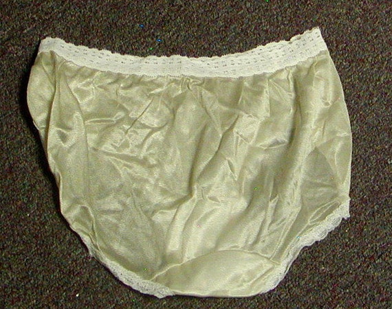 BODY GLAMOUR - LADIES SMALL, MED OR L - 100% NYLON PANTY BRIEF - NO LACE  TRIM