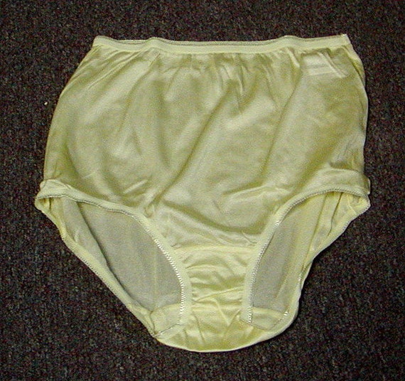 Vintage New Penney's Underscore's Luxurious Full Brief Nylon Panty Pale  Yellow 