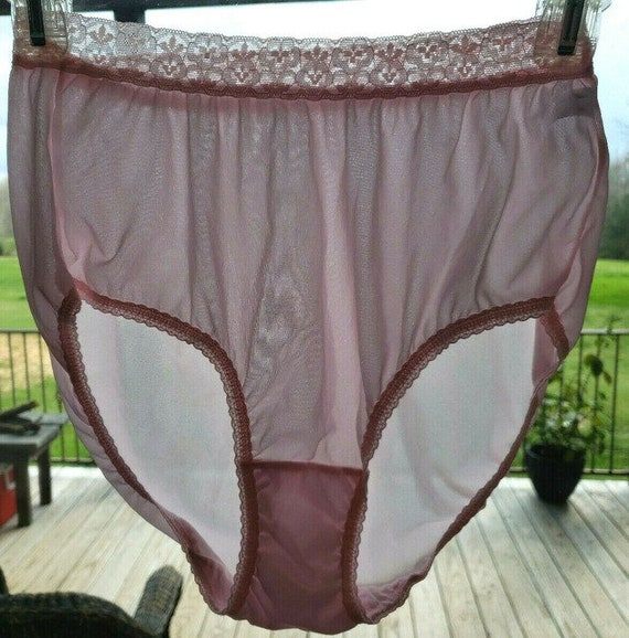 Vintage New Carole's Lace Waist Band Full Brief Nylon Panty Pale Pink Size  13 5X 