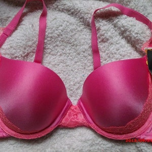 Satiny Bombshell Push-Up Wonderbra - 36B (Sold as Set)