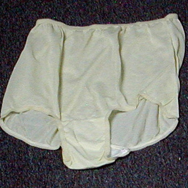 Vintage Sears Luxurious Acetate Full Brief Panty with gentle elastic waist and leg openings Candleglow Ivory Size 6