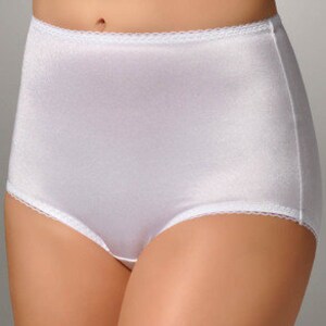 Vassarette Women's Undershapers Light Control Boy Short Panty