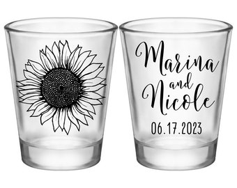 Sunflower Wedding Shot Glasses Rustic Wedding Favors for Guests Customized Shot Glasses Barn Wedding Party Gifts Sunflower Wedding Decor 1B2